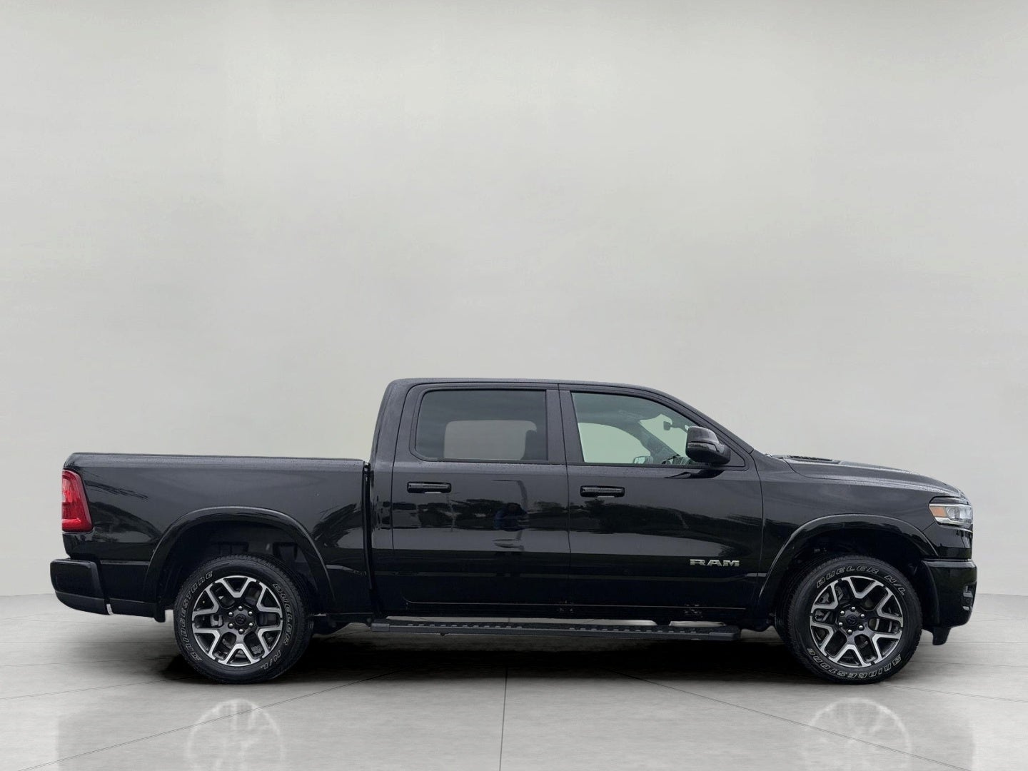 2025 RAM 1500 Laramie 4x4 Crew Cab 5'7 Box
