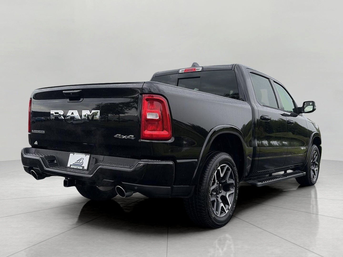 2025 RAM 1500 Laramie 4x4 Crew Cab 5'7 Box