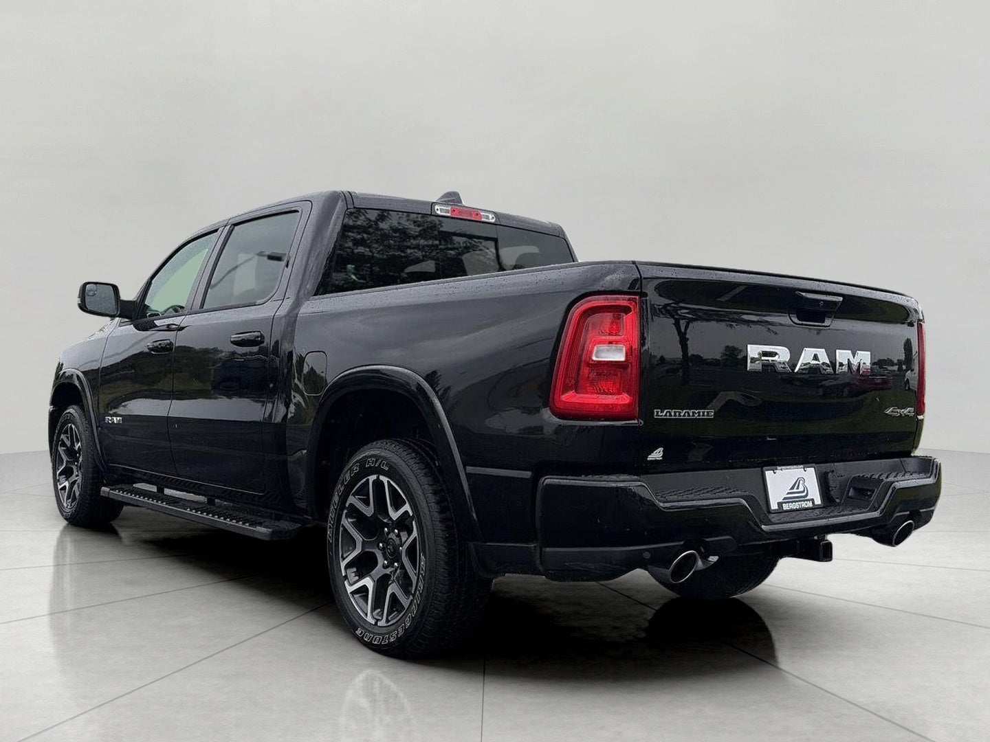 2025 RAM 1500 Laramie 4x4 Crew Cab 5'7 Box