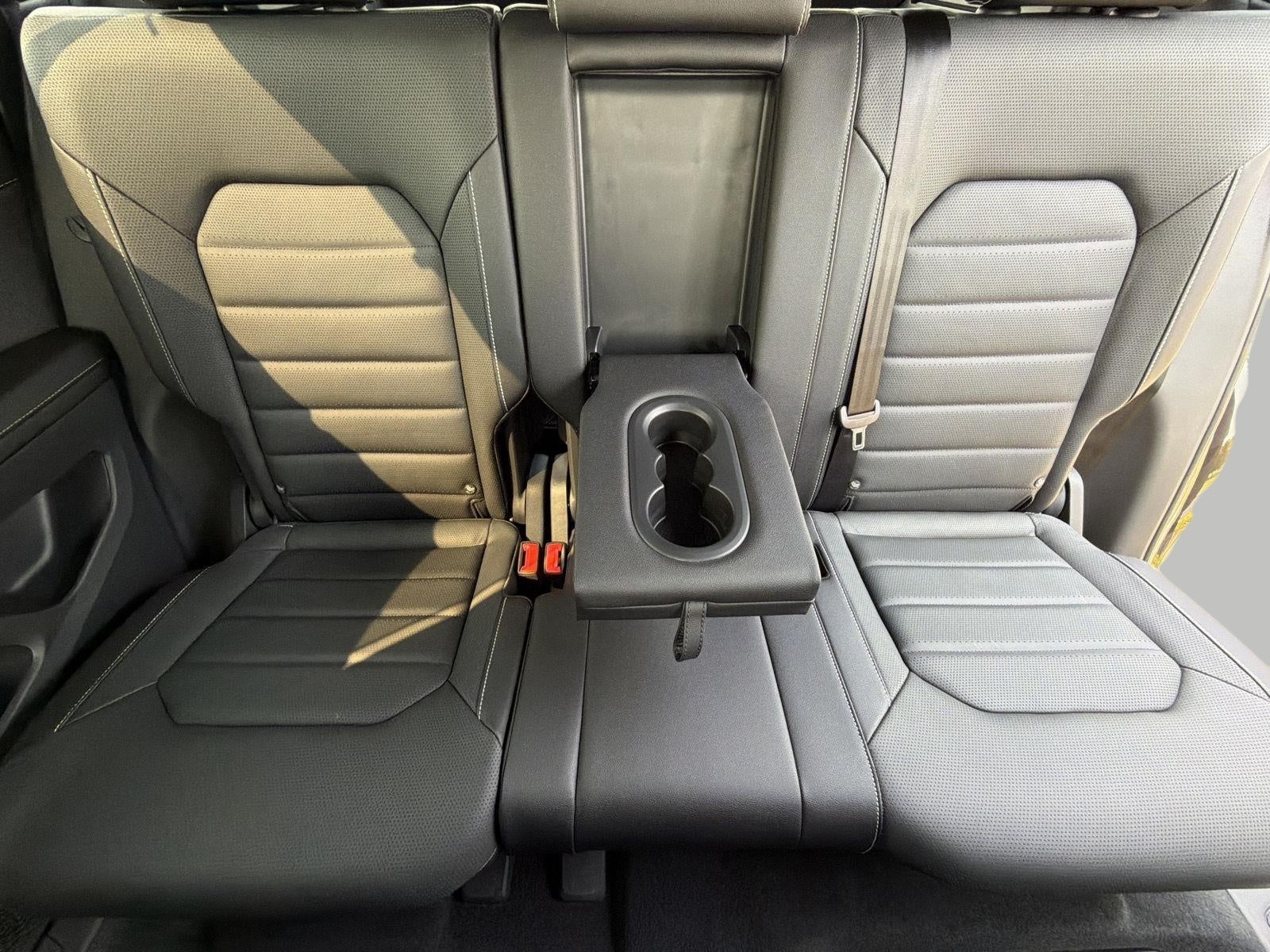 2026 Volkswagen Atlas Cross Sport 2.0T SEL R-Line Black 4MOTION