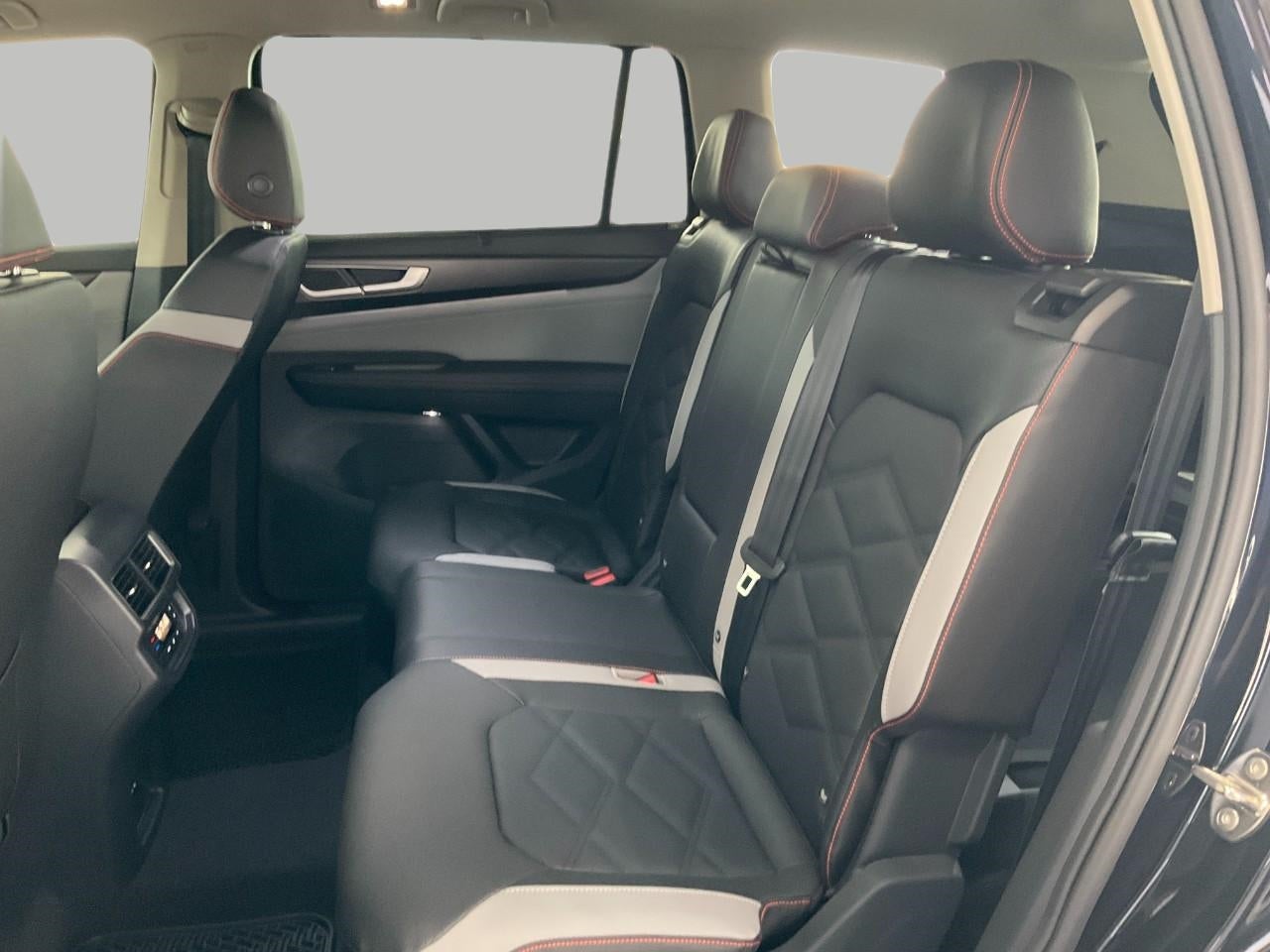 2026 Volkswagen Atlas 2.0T Peak Edition 4MOTION