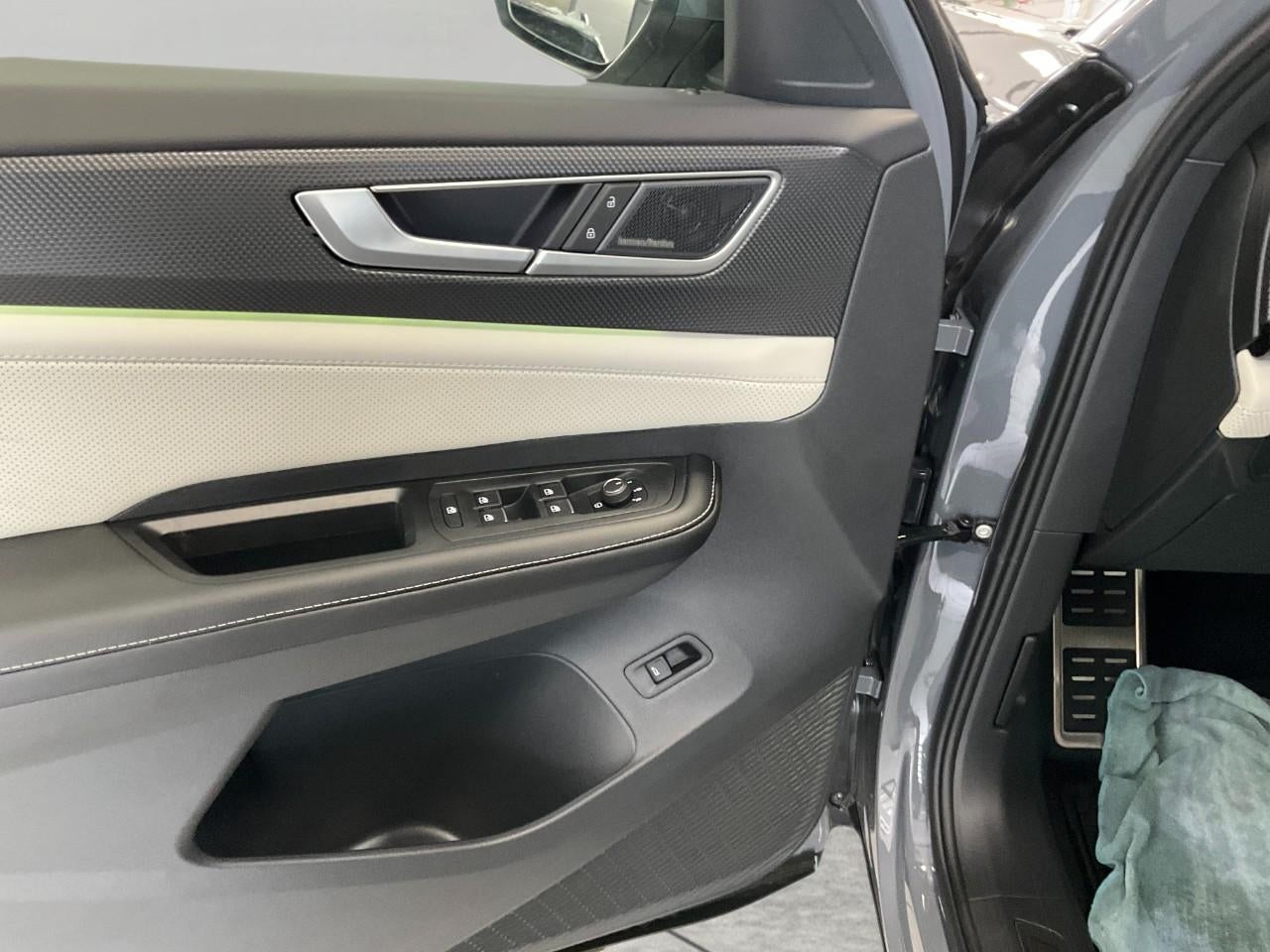 2026 Volkswagen Atlas Cross Sport 2.0T SEL Premium R-Line 4MOTION