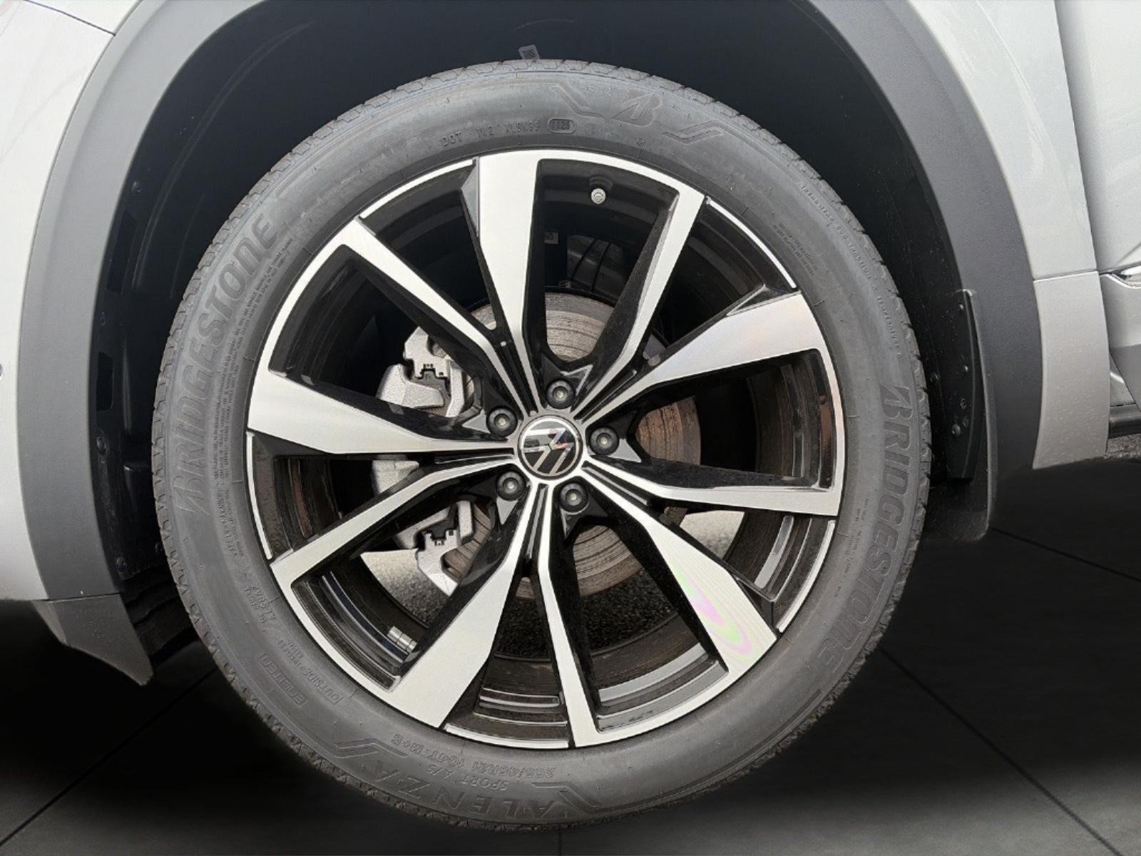 2026 Volkswagen Atlas Cross Sport 2.0T SEL Premium R-Line 4MOTION
