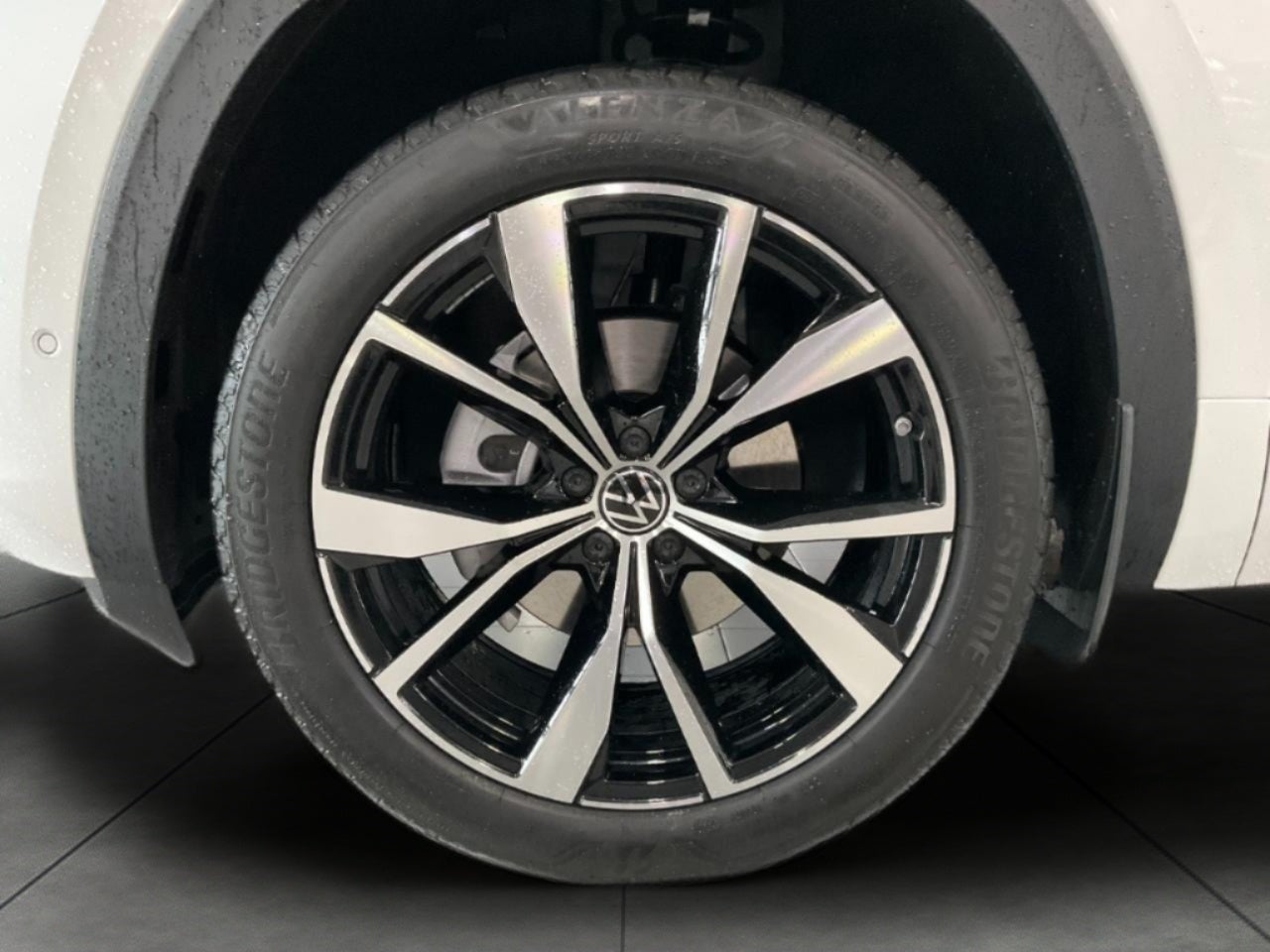 2026 Volkswagen Atlas Cross Sport 2.0T SEL Premium R-Line 4MOTION