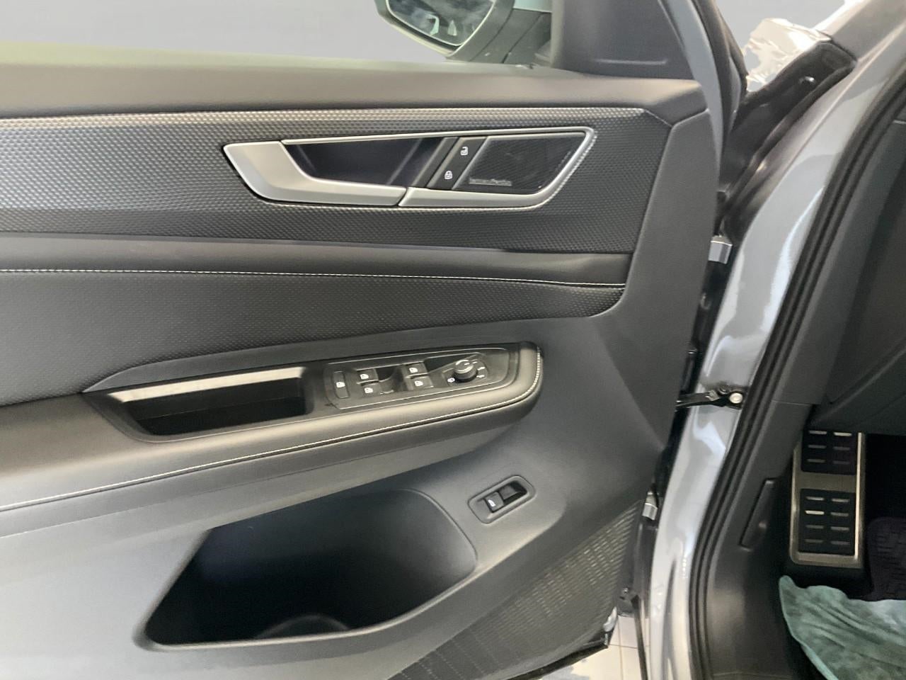 2026 Volkswagen Atlas Cross Sport 2.0T SEL Premium R-Line 4MOTION