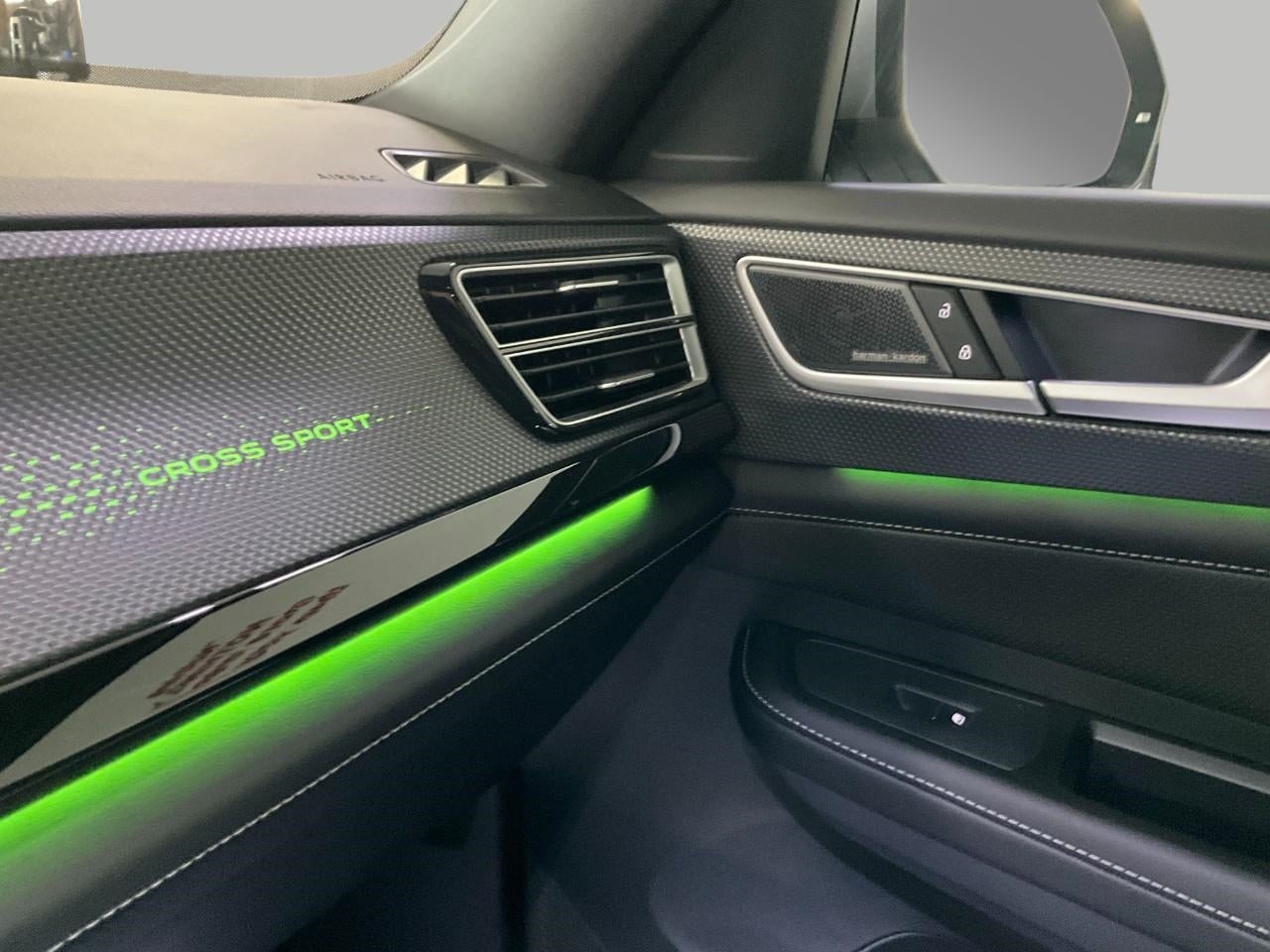 2026 Volkswagen Atlas Cross Sport 2.0T SEL Premium R-Line 4MOTION