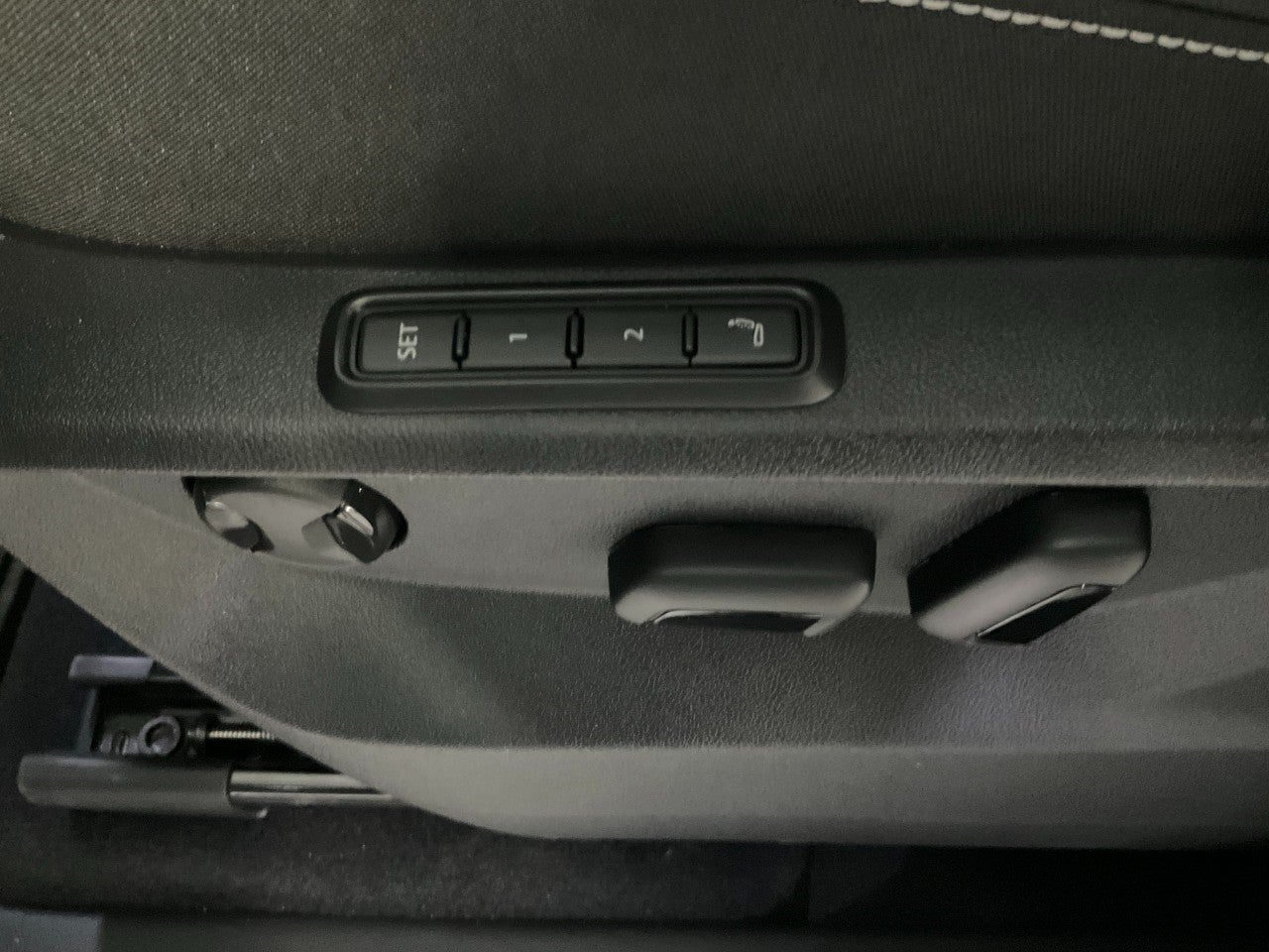 2026 Volkswagen Atlas Cross Sport 2.0T SEL Premium R-Line 4MOTION