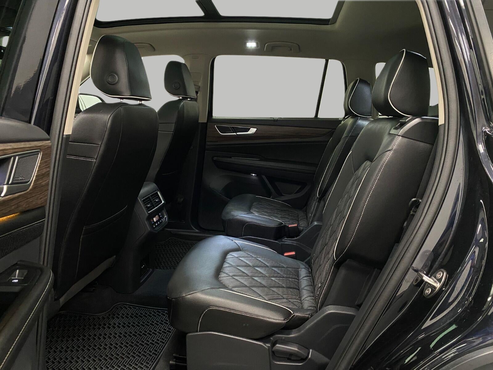 2025 Volkswagen Atlas 2.0T SEL Premium R-Line 4MOTION