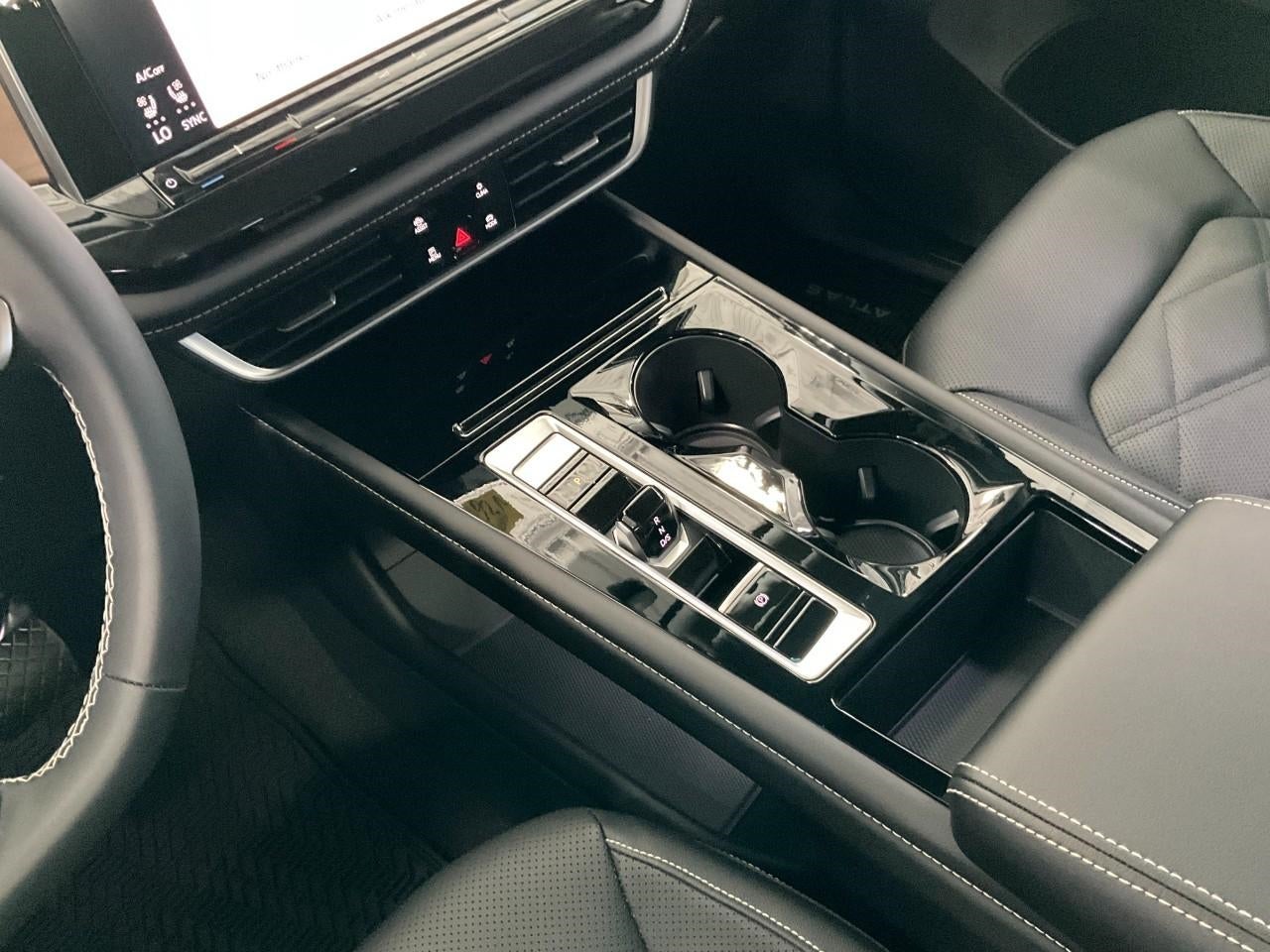 2026 Volkswagen Atlas 2.0T SE w/Technology 4MOTION