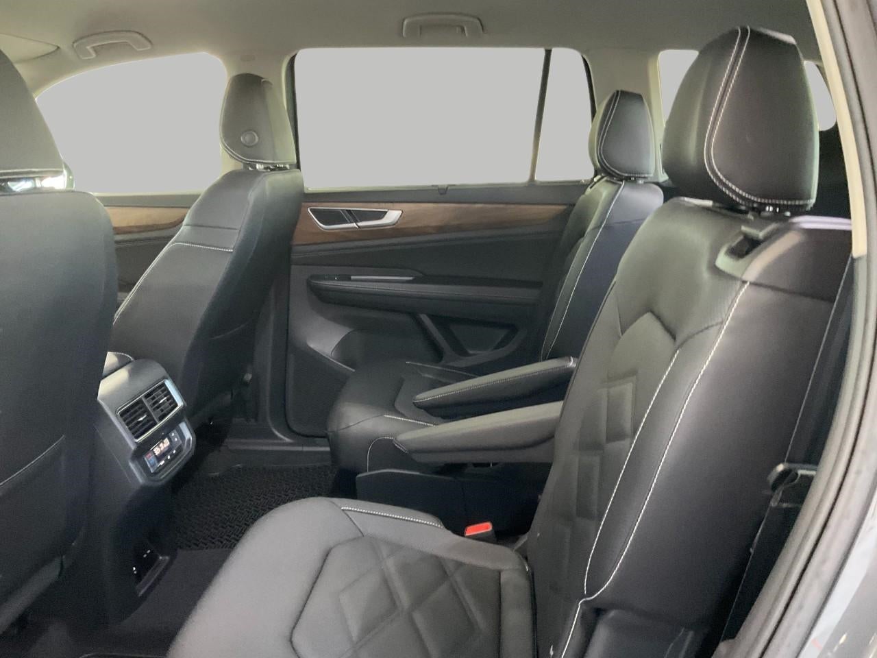 2026 Volkswagen Atlas 2.0T SE w/Technology 4MOTION