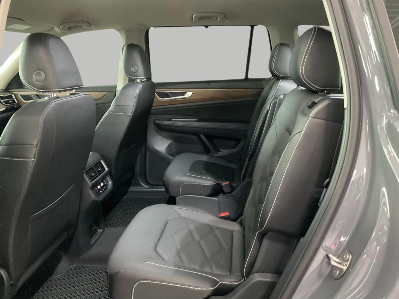 2026 Volkswagen Atlas 2.0T SE w/Technology 4MOTION