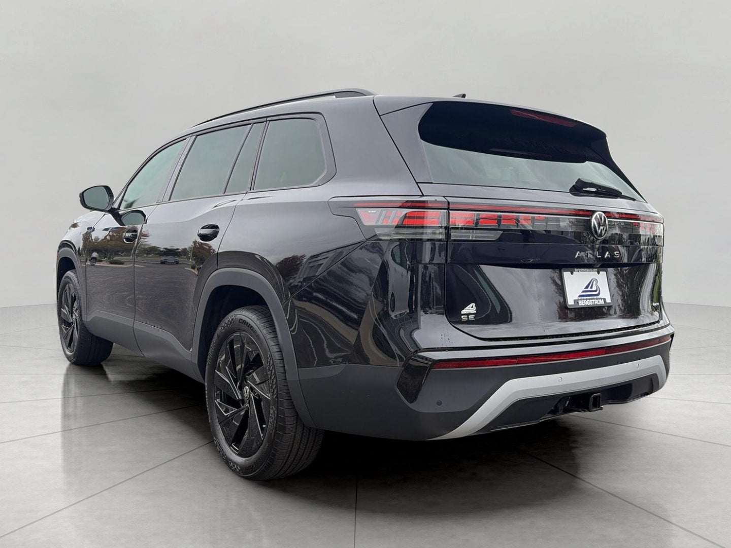 2027 Volkswagen Atlas SE w/Technology 4MOTION