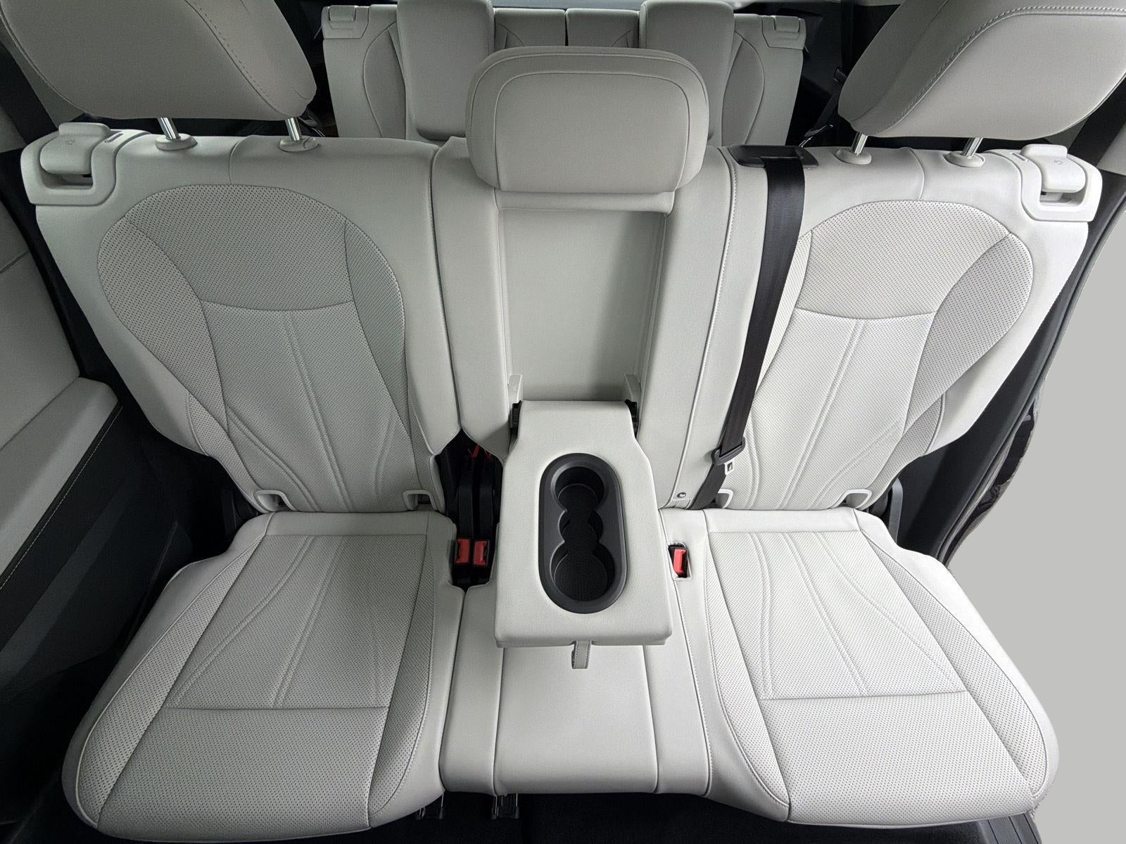 2027 Volkswagen Atlas SE w/Technology 4MOTION