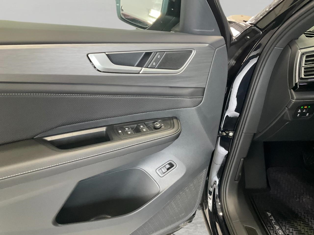 2026 Volkswagen Atlas Cross Sport 2.0T SE w/Technology 4MOTION