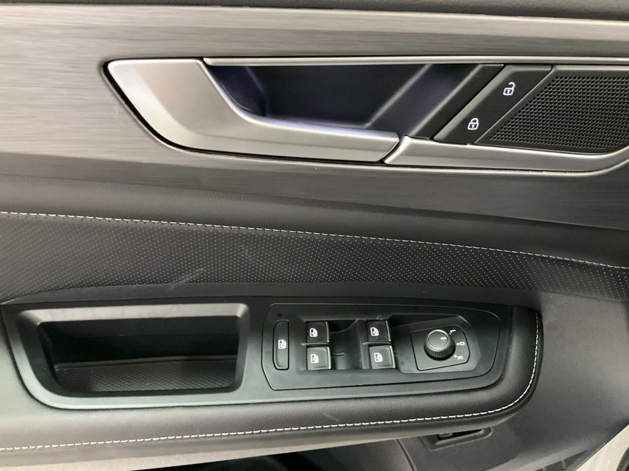 2026 Volkswagen Atlas Cross Sport 2.0T SE w/Technology 4MOTION