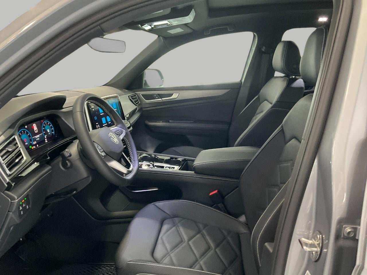 2026 Volkswagen Atlas Cross Sport 2.0T SE w/Technology 4MOTION