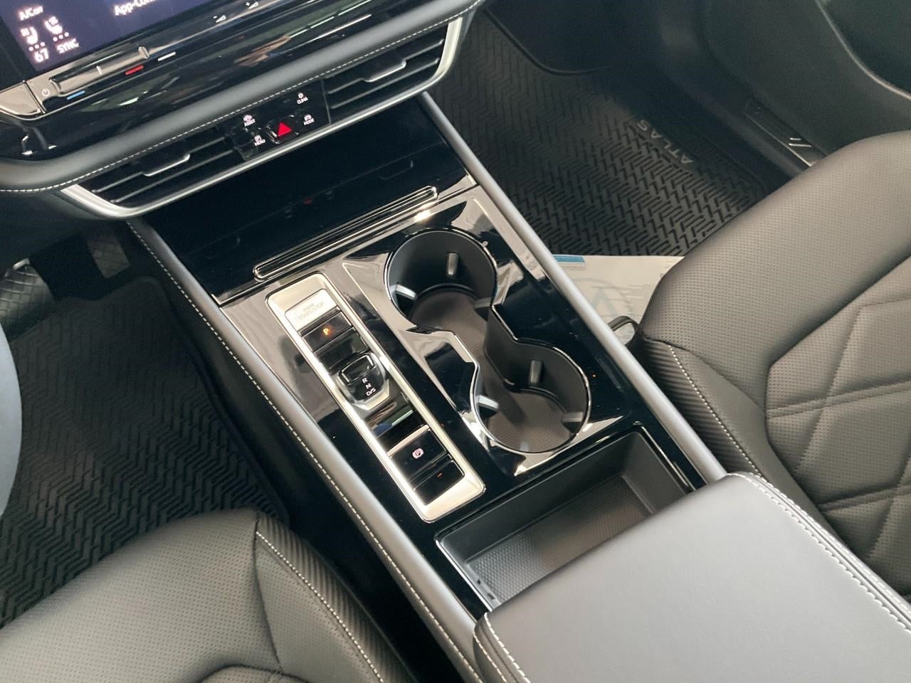 2026 Volkswagen Atlas Cross Sport 2.0T SE w/Technology 4MOTION