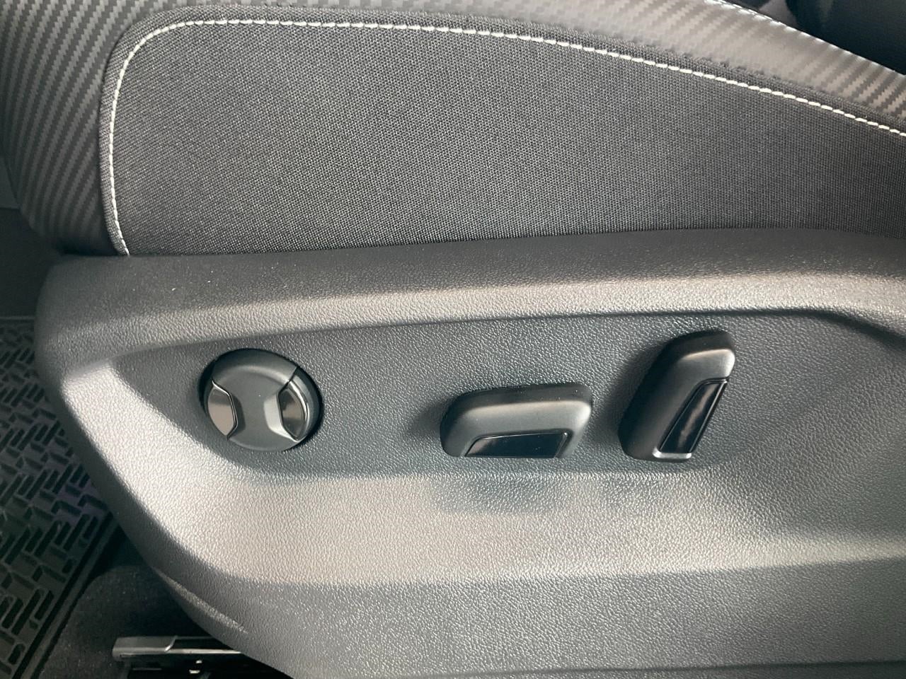 2026 Volkswagen Atlas Cross Sport 2.0T SE w/Technology 4MOTION