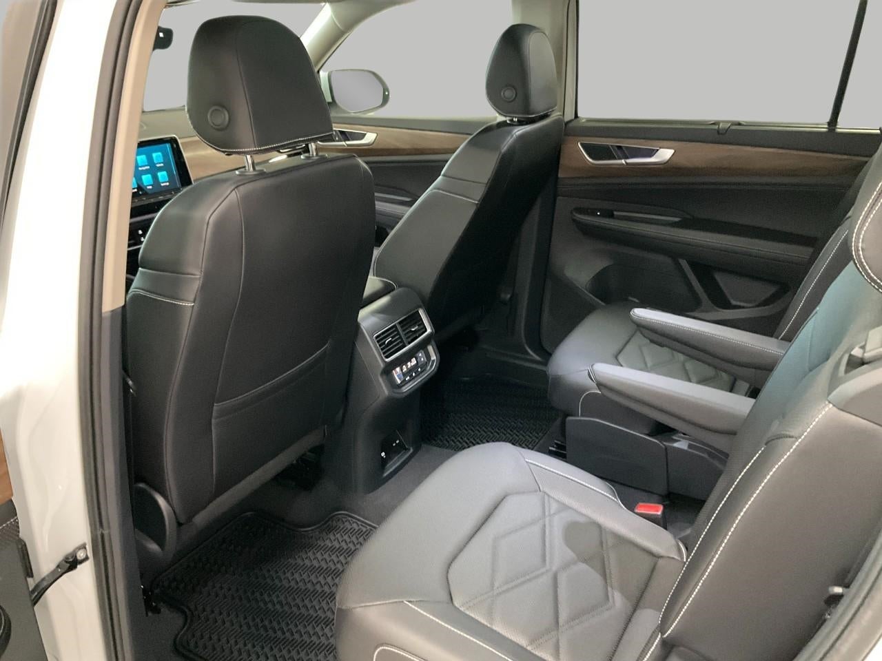 2026 Volkswagen Atlas 2.0T SE w/Technology 4MOTION