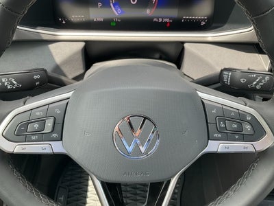 2025 Volkswagen Taos SE Black 4MOTION