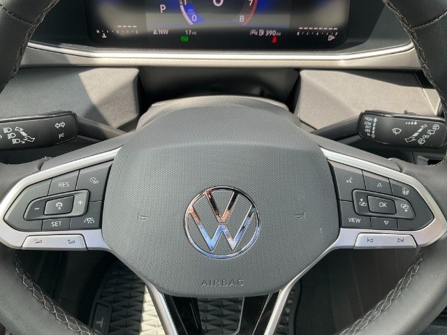 2025 Volkswagen Taos SE Black 4MOTION