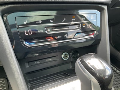 2025 Volkswagen Taos SE Black 4MOTION