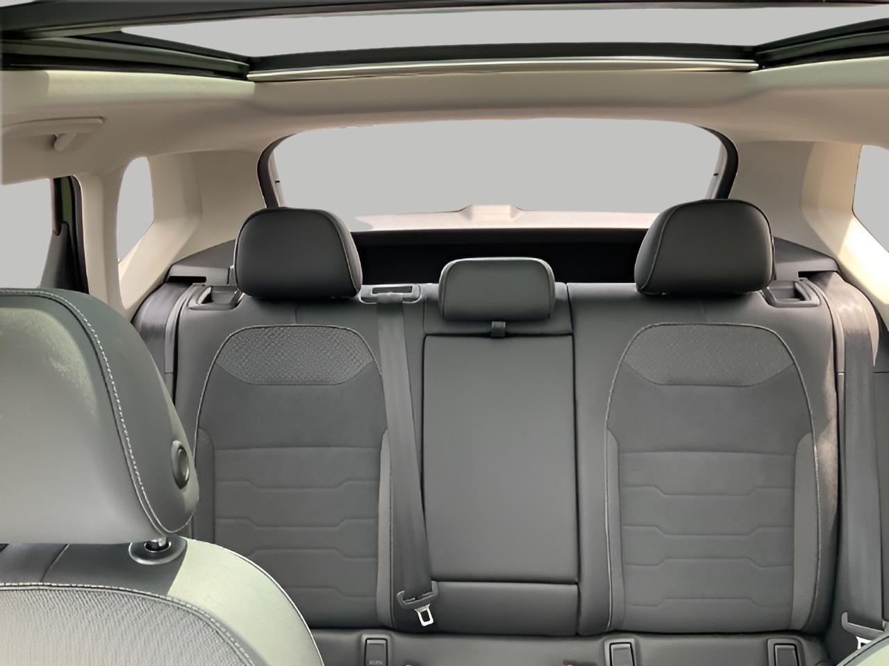 2025 Volkswagen Taos SE Black 4MOTION