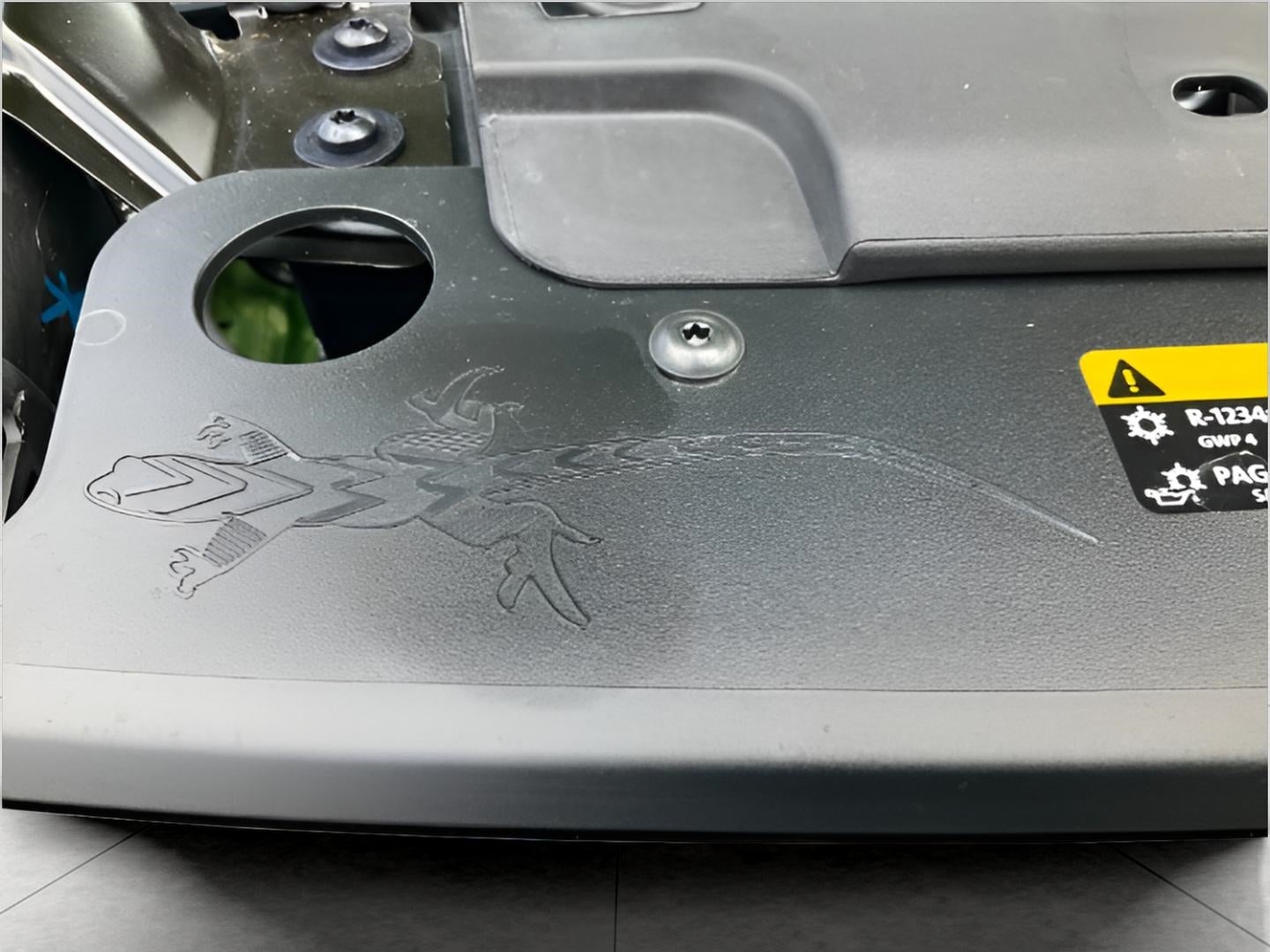 2025 Volkswagen Taos SE Black 4MOTION