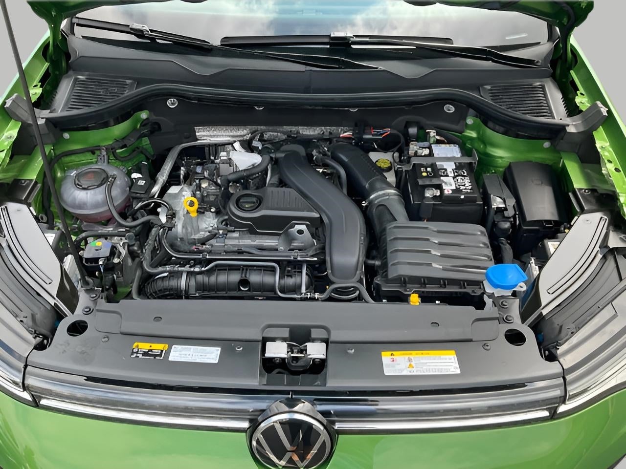 2025 Volkswagen Taos SE Black 4MOTION