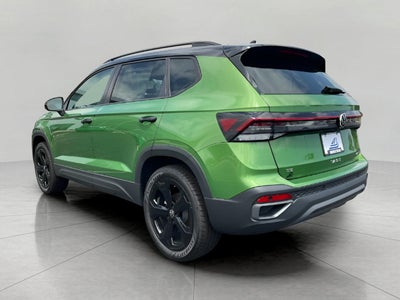 2025 Volkswagen Taos SE Black 4MOTION