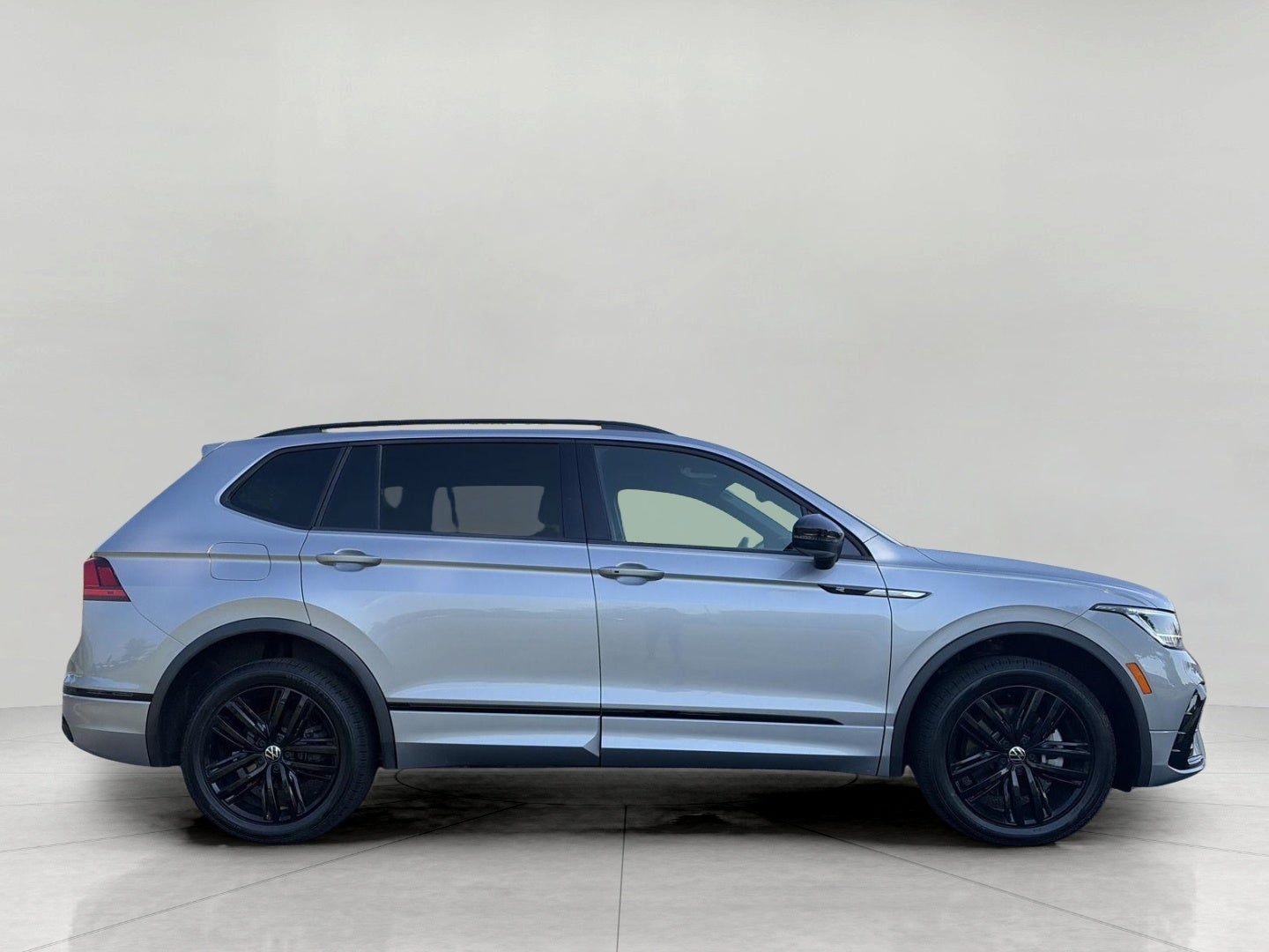 2022 Volkswagen Tiguan 2.0T SE R-Line Black 4MOTION