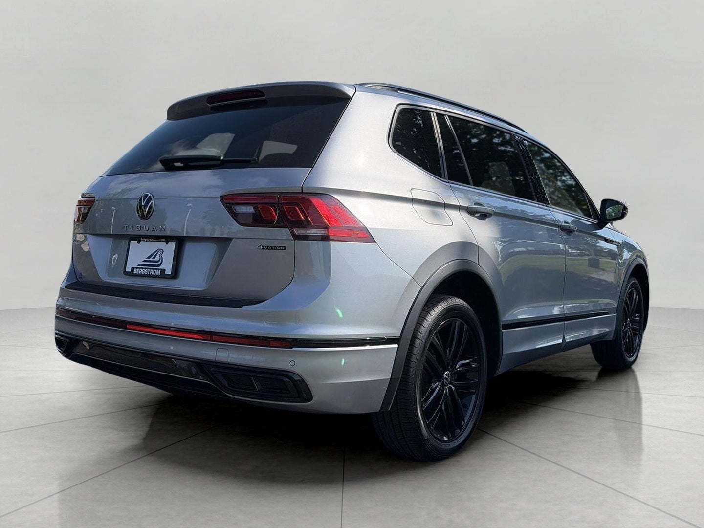 2022 Volkswagen Tiguan 2.0T SE R-Line Black 4MOTION