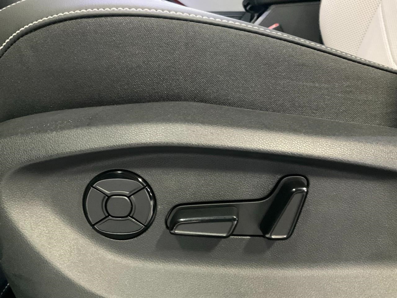 2025 Volkswagen Tiguan 2.0T SE 4MOTION