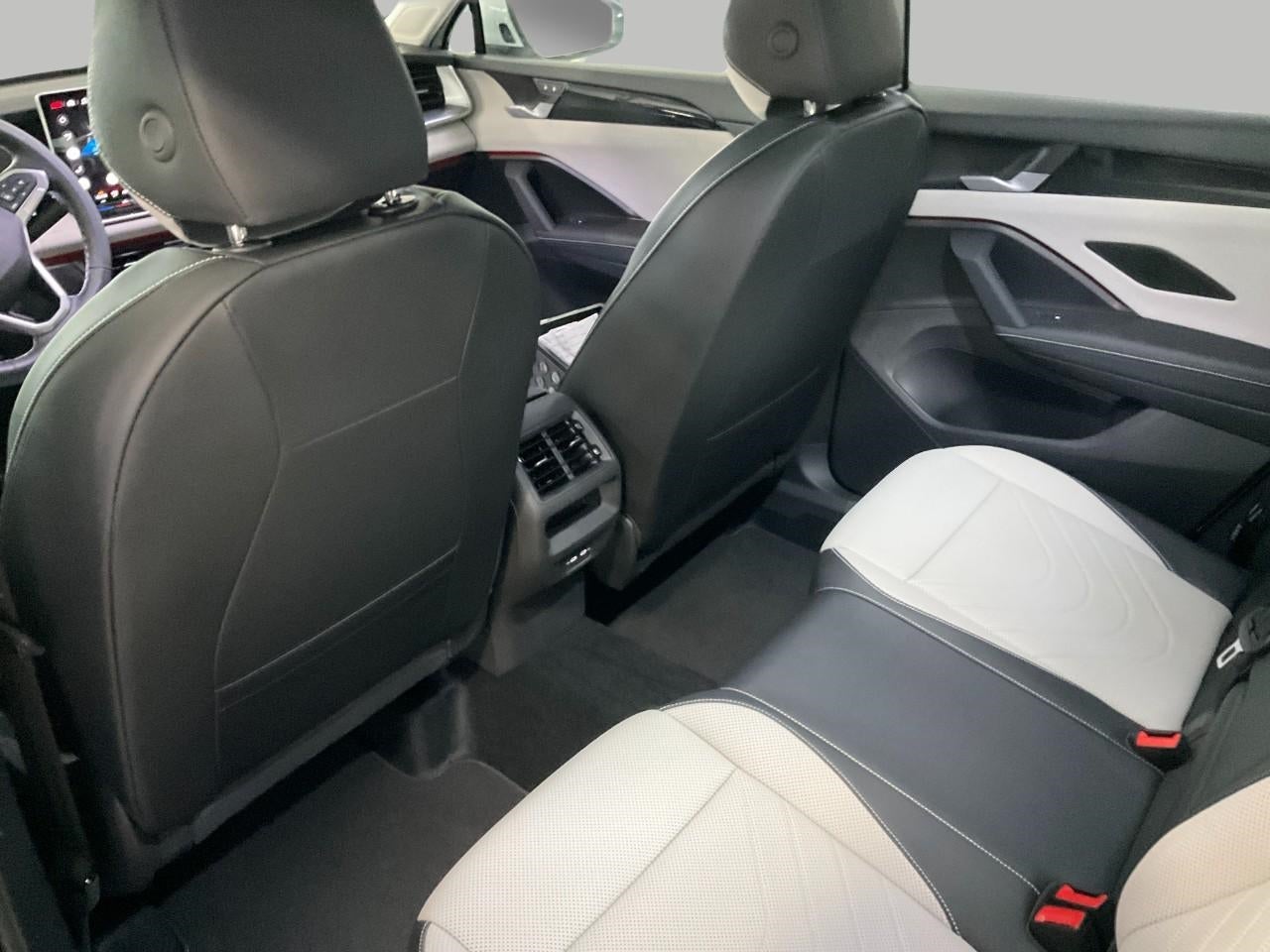 2025 Volkswagen Tiguan 2.0T SE 4MOTION