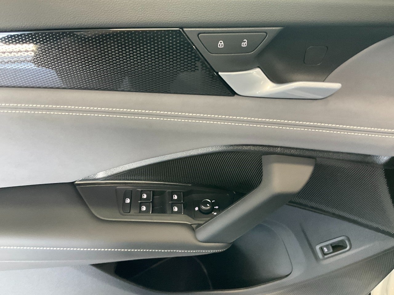 2026 Volkswagen Tiguan SE R-Line Black 4MOTION