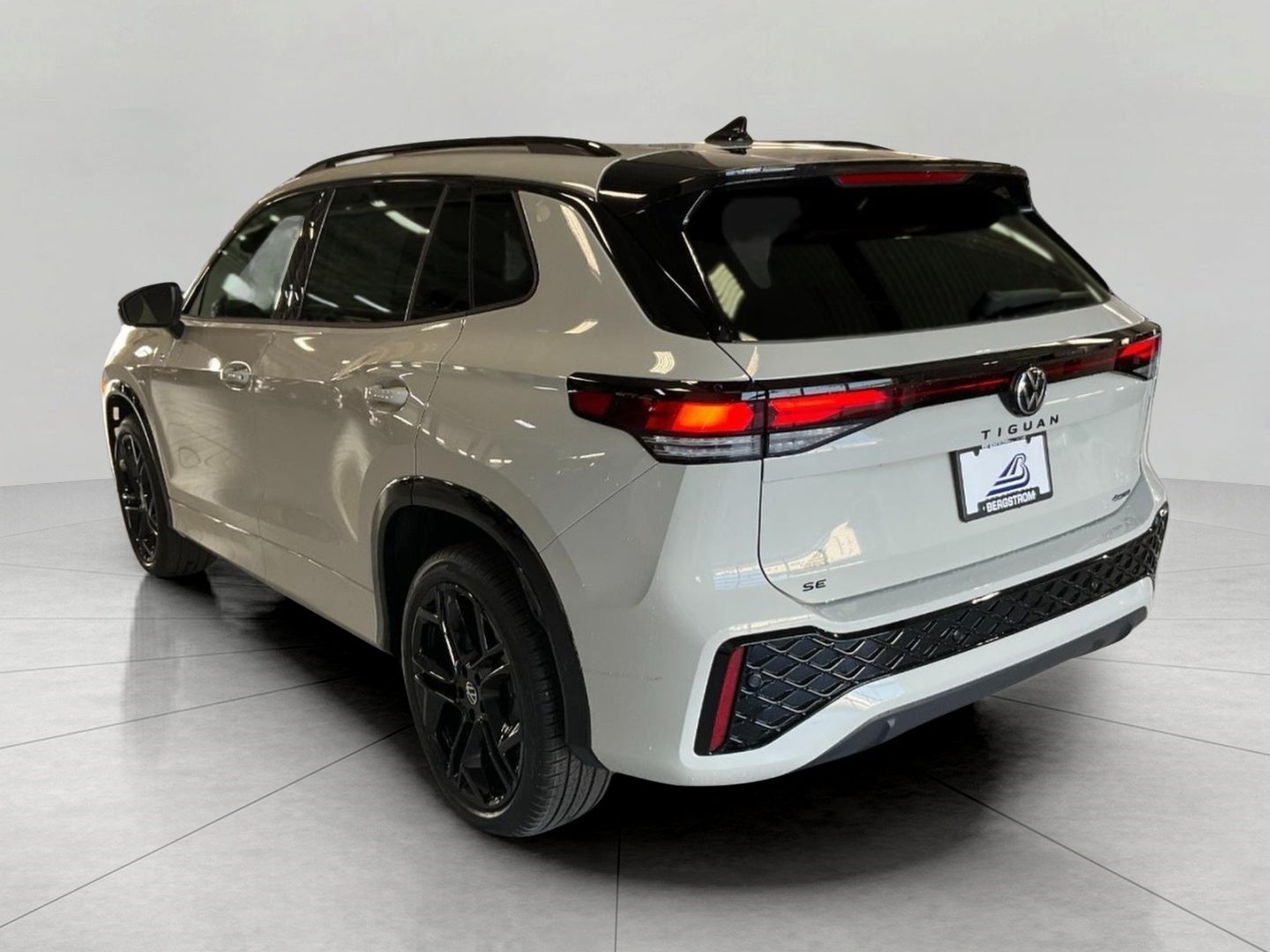 2026 Volkswagen Tiguan SE R-Line Black 4MOTION