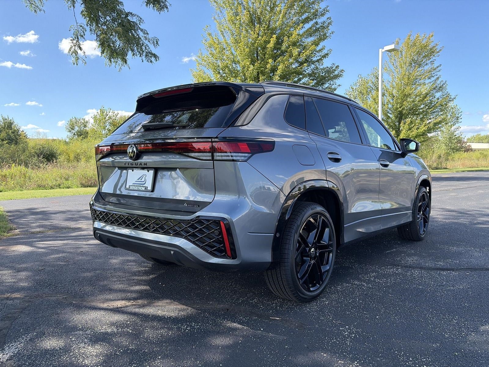 2026 Volkswagen Tiguan SE R-Line Black 4MOTION