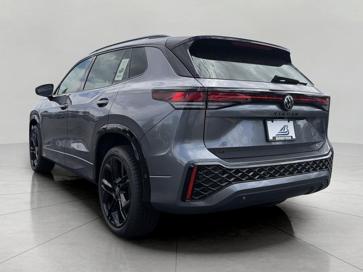 2026 Volkswagen Tiguan SE R-Line Black 4MOTION