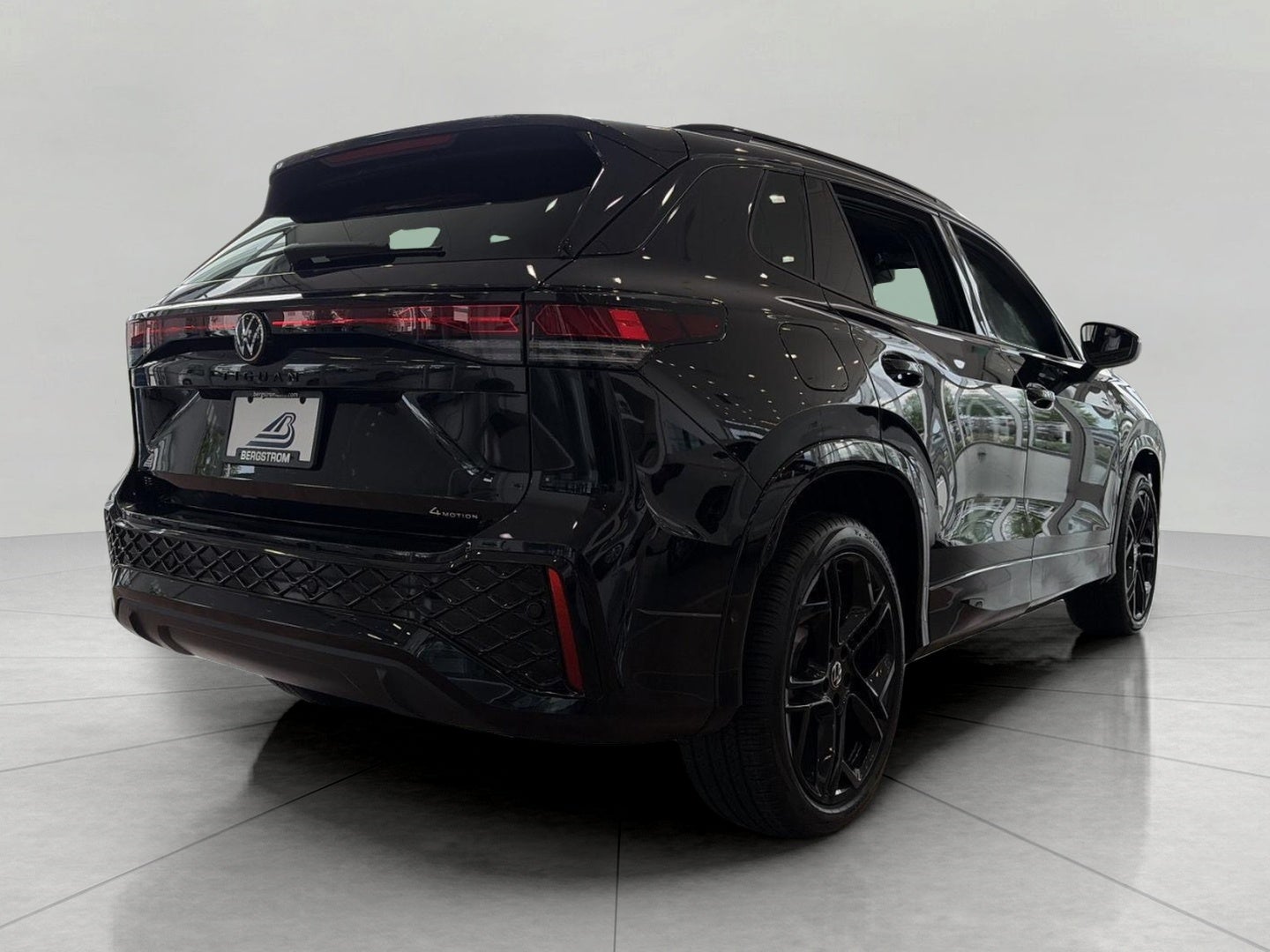 2026 Volkswagen Tiguan SE R-Line Black 4MOTION