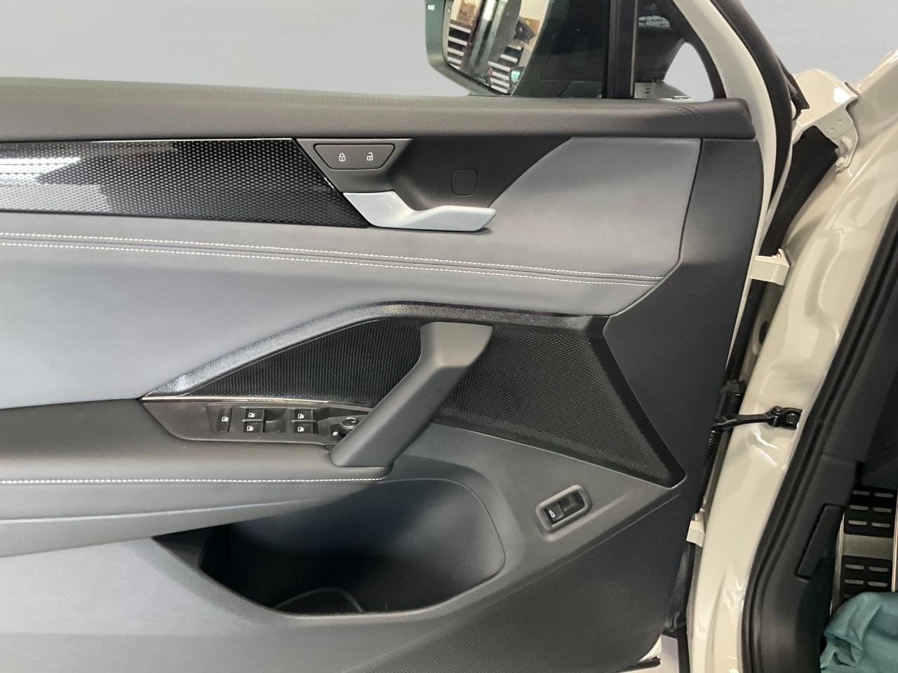 2026 Volkswagen Tiguan SE R-Line Black 4MOTION