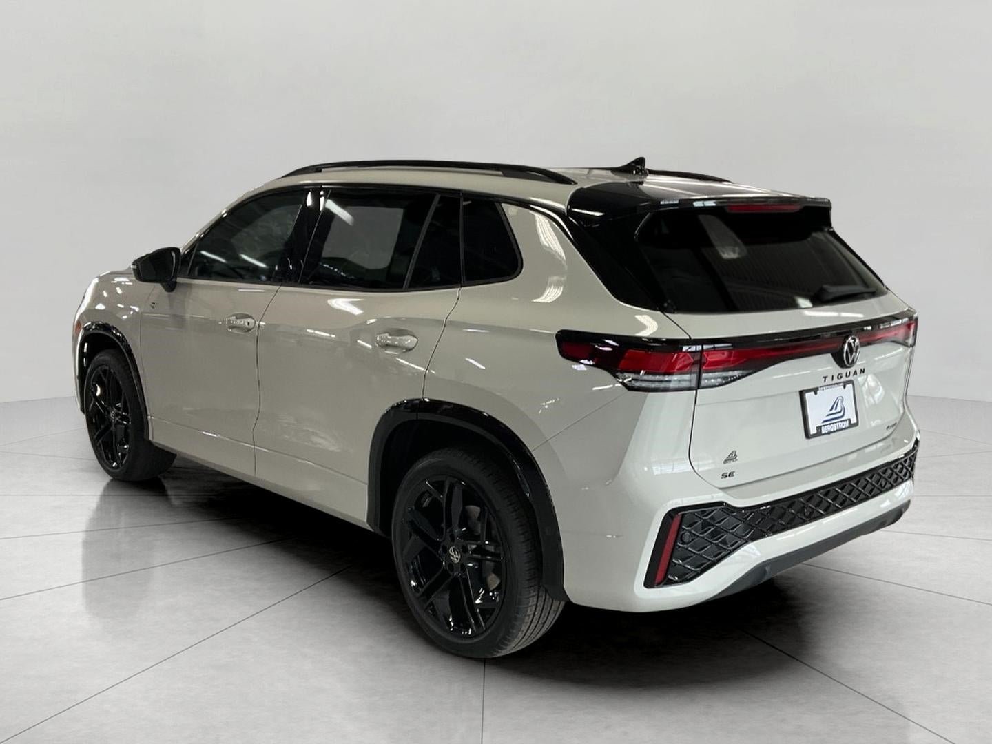 2026 Volkswagen Tiguan SE R-Line Black 4MOTION