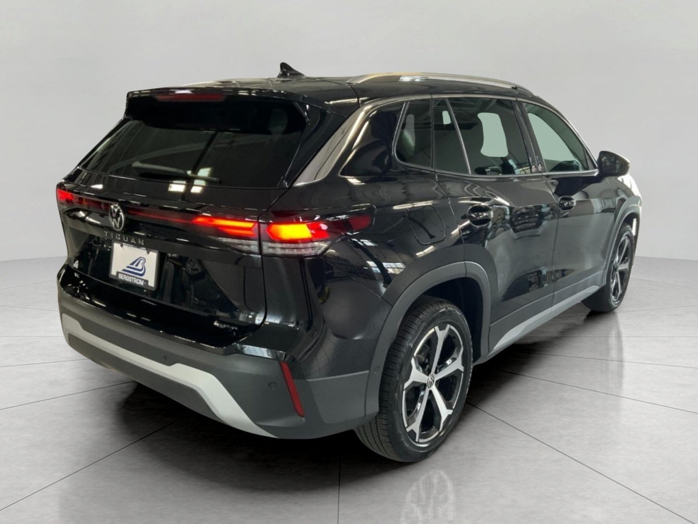 2026 Volkswagen Tiguan SE 4MOTION