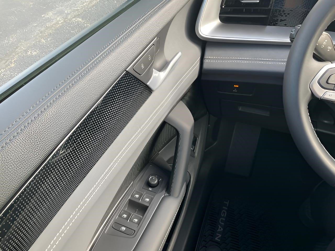 2025 Volkswagen Tiguan 2.0T SE 4MOTION