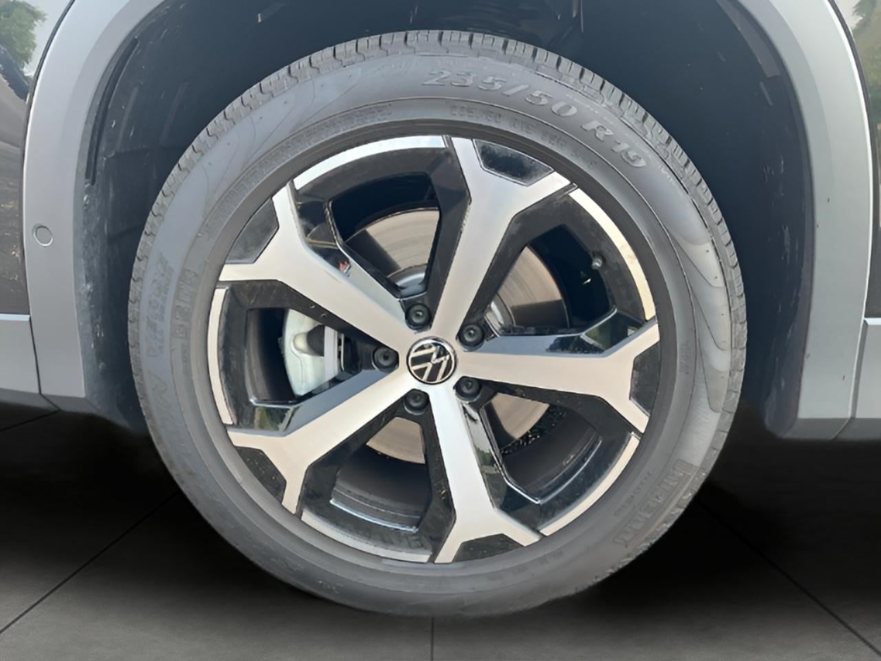 2025 Volkswagen Tiguan 2.0T SE 4MOTION