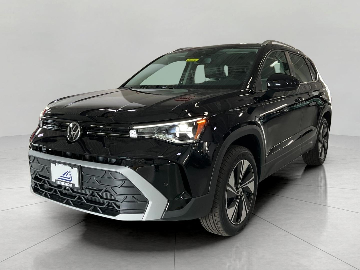 2026 Volkswagen Taos SE 4MOTION