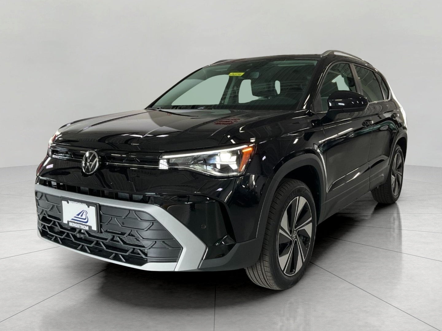2026 Volkswagen Taos SE 4MOTION