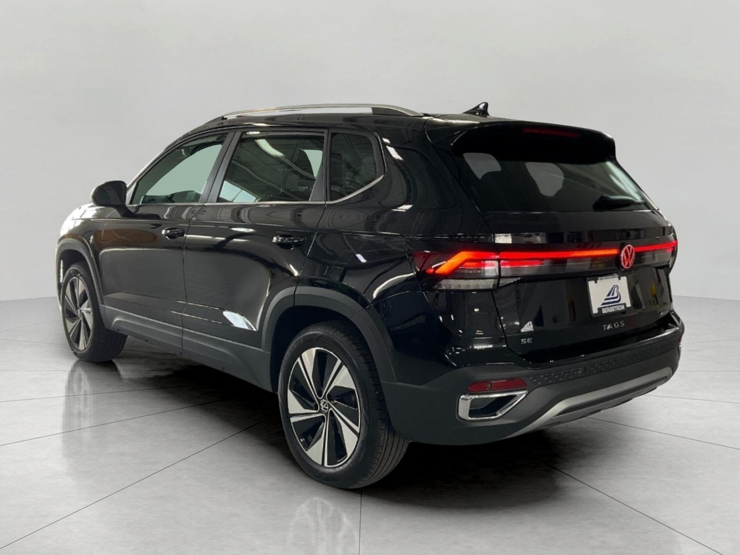 2026 Volkswagen Taos SE 4MOTION
