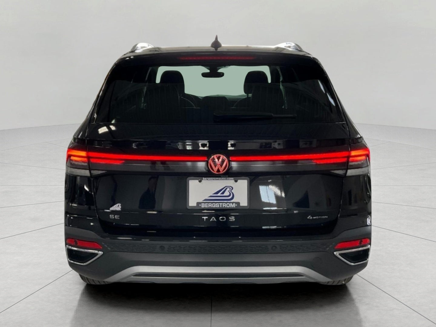 2026 Volkswagen Taos SE 4MOTION