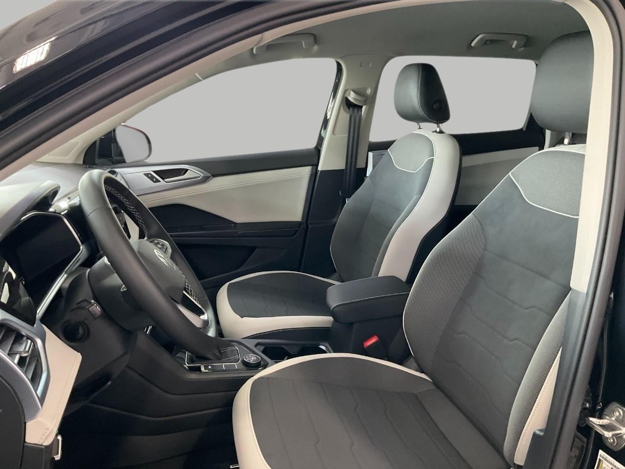 2026 Volkswagen Taos SE 4MOTION