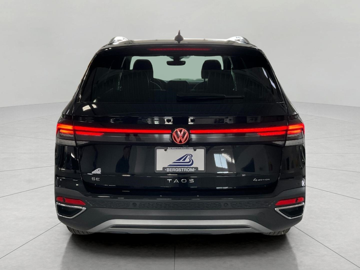 2026 Volkswagen Taos SE 4MOTION